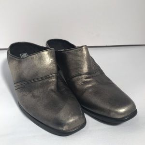 Munro American mules, distressed silver sz9